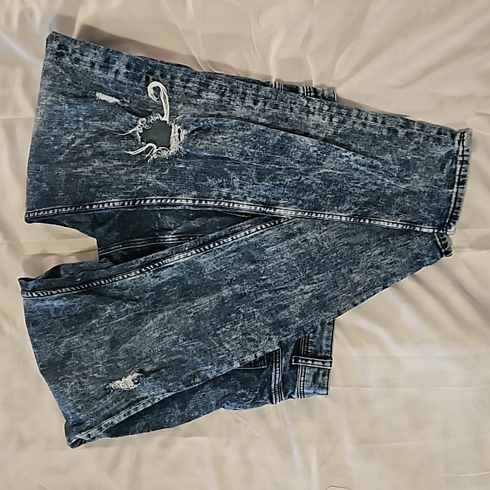 Divided acid washed, distressed skinny jeans Jr's sz 10 - Picture 5 of 10